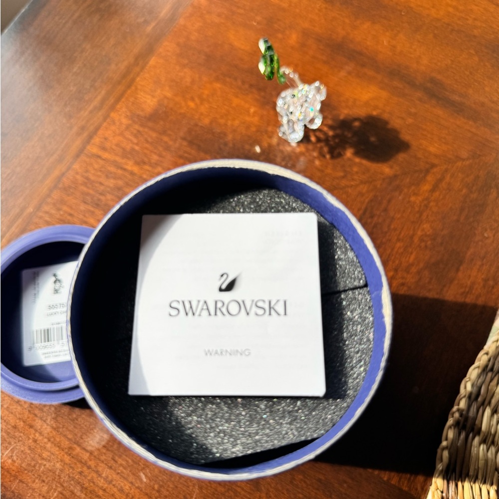 Swarovski Clear Crystal Kris Bear with Green Four-Leaf Clover Lucky Charm - Picture 8 of 9